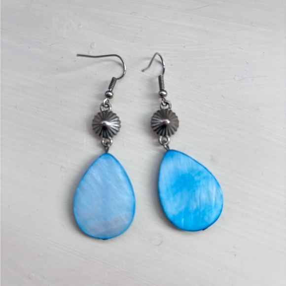 Elegant Blue Teardrop Earrings - Picture 3 of 3